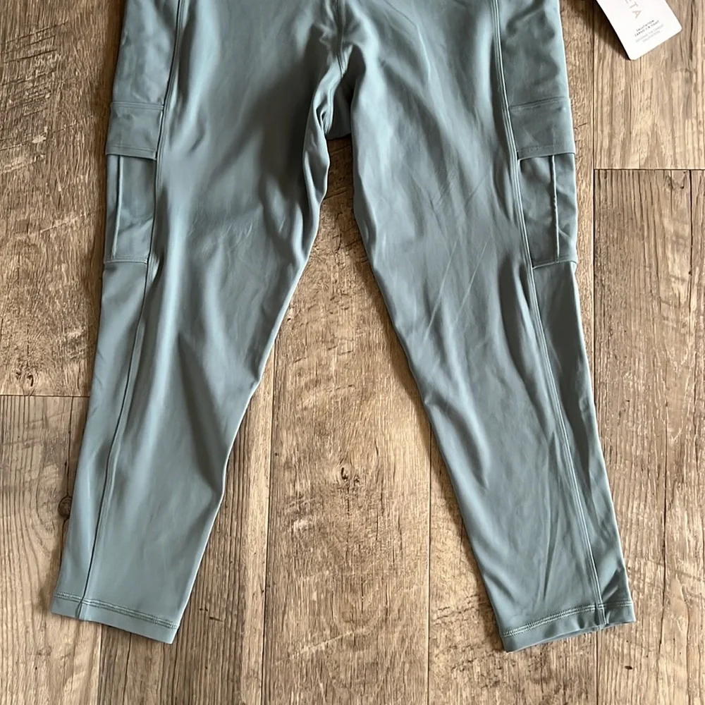 NWT Athleta Salutation Cargo 7/8 Tight.